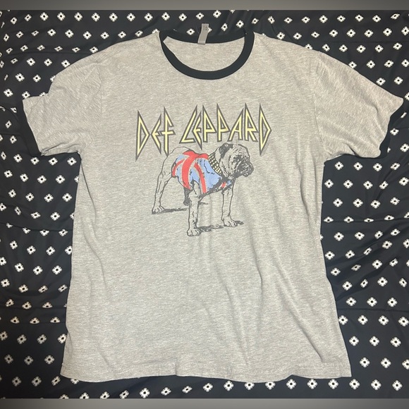 Next Level Apparel Tops - Next Level Apparel Def Leppard grey T-shirt w/ dog graphic-size l
